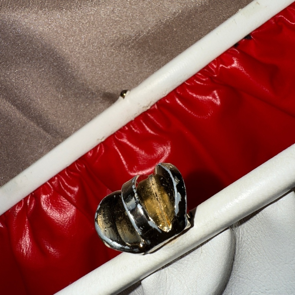 Vintage White Leather Clutch Metal Chain & Frame Red Leather Interior Retro Chic - Picture 9 of 13